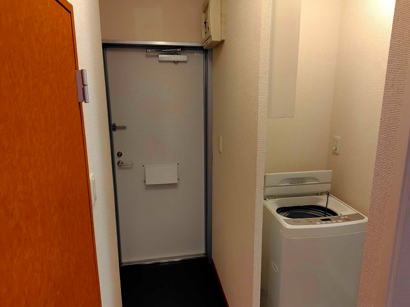 レオパレス小日向 玄関