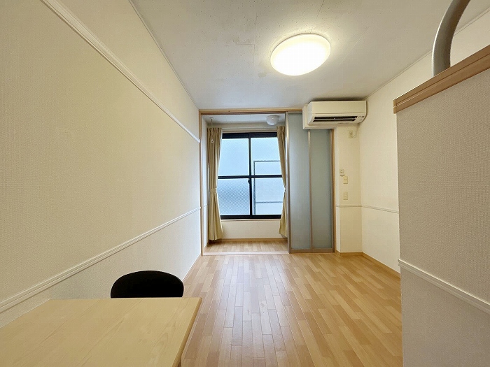 レオパレスウイスタリア リビング