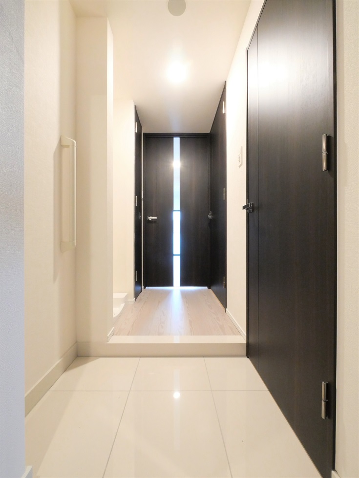 ラフィスタ中野本町 玄関