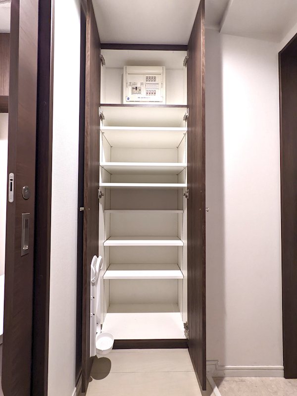 プラティーク桜新町 玄関