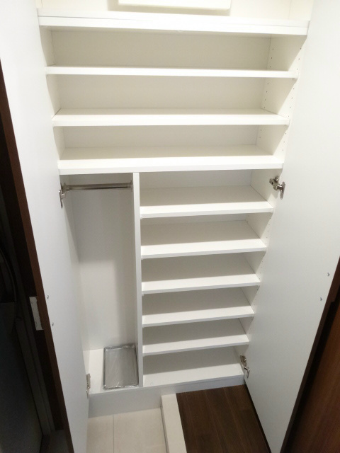 ディアレイシャス中野新橋 玄関