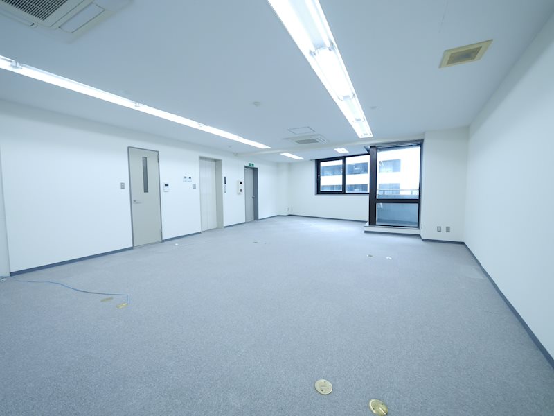 武居西新宿ビル 玄関