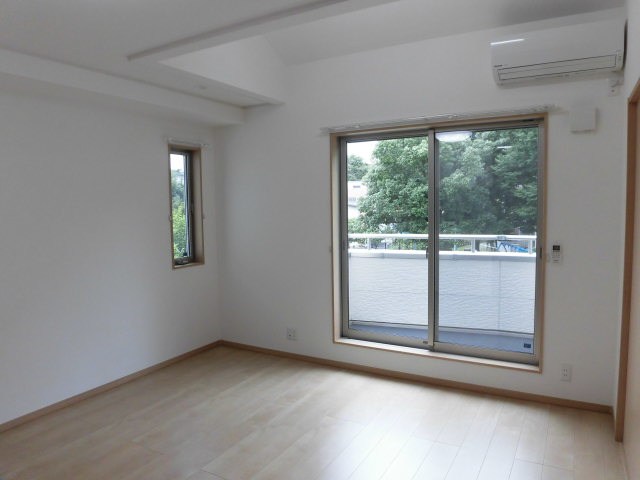 サンライズ烏山 リビング