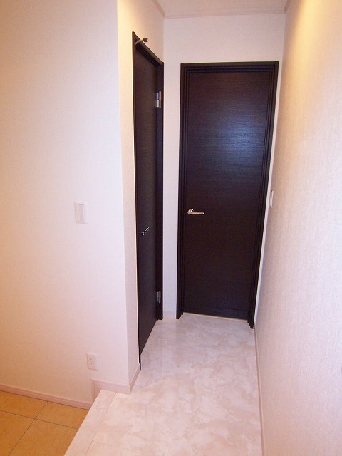 Ｆ－ｇａｒａｇｅ野方 玄関