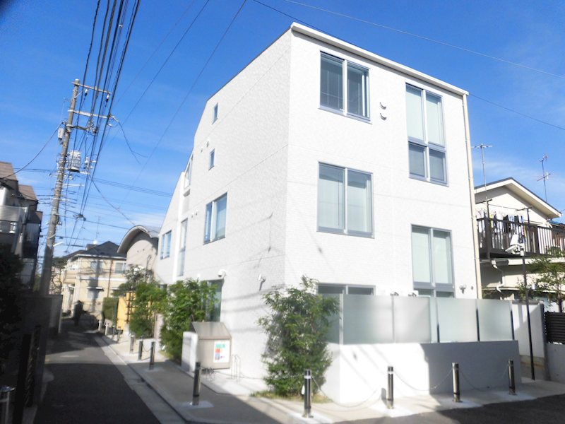 シャモッツ・ウイラ 203号室 外観