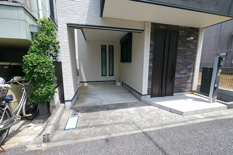 弥生町3丁目戸建て 玄関