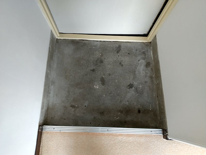 平原マンション 玄関