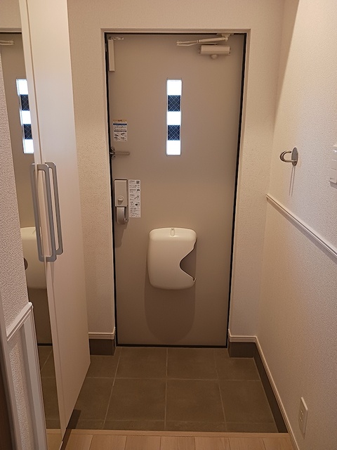サン番館 玄関