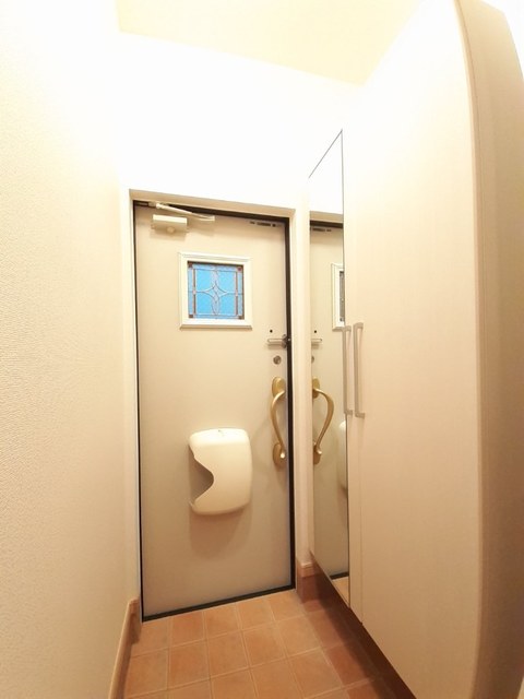 ワイズガーデン 玄関