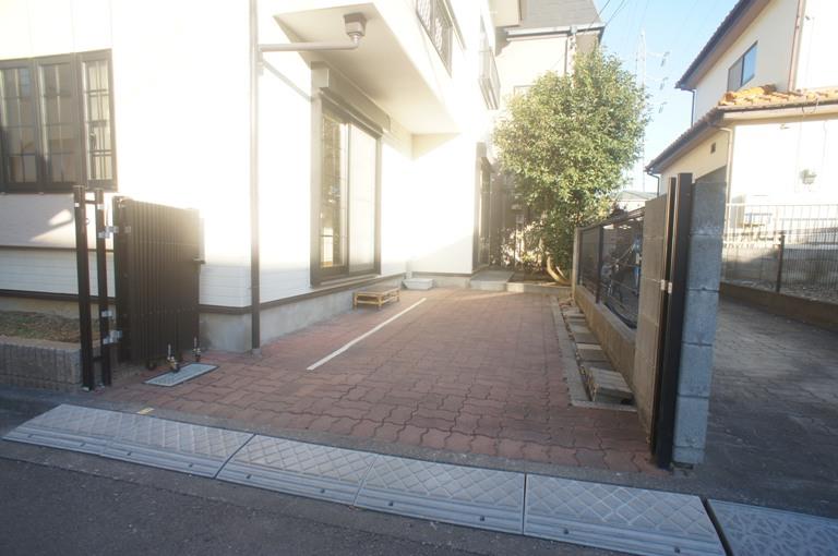 下高井戸戸建 駐車場