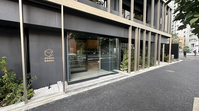 ZOOM新宿御苑前 エントランス