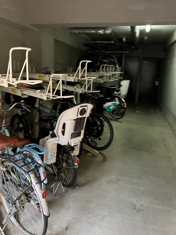 K&MハイツⅢ 駐車場