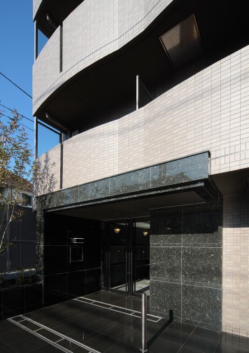 ルーブル駒沢大学参番館 エントランス