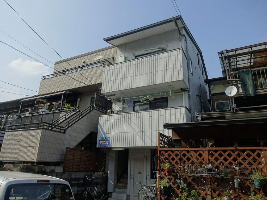 アプリ 301号室 外観