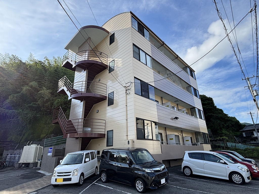 パパドポーラスター 203号室 外観