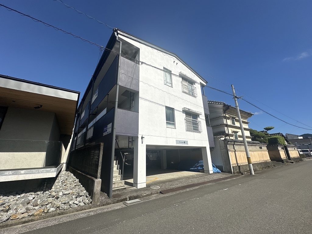 マンション岡 302号室 外観