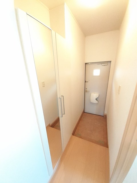 エアリー枝川 玄関