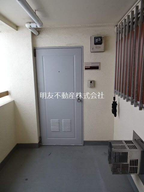 清水ビル 玄関