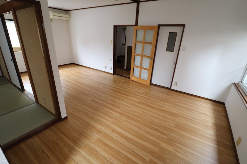 栄戸建借家 リビング