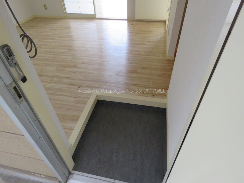 シャルム八幡 玄関