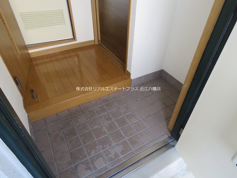 フラワー５番館　 玄関