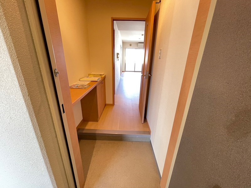 with creature 玄関