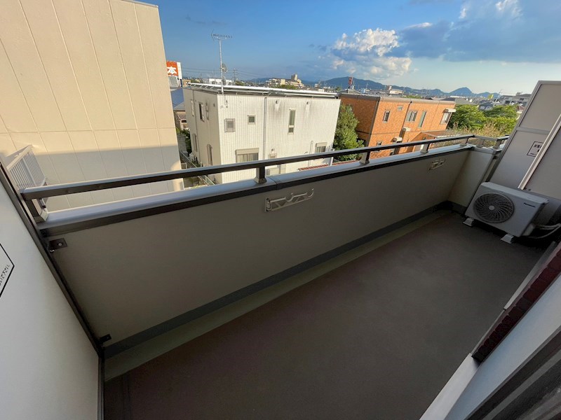 with creature ベランダ