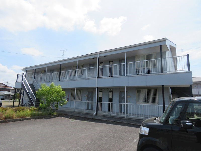 サープラス西川 外観