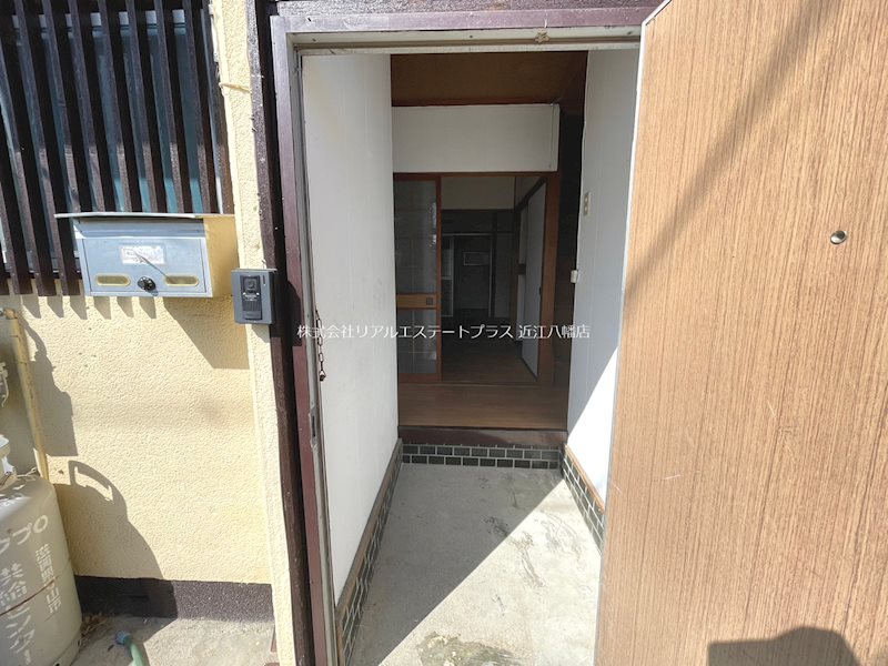 上野町貸家　 玄関