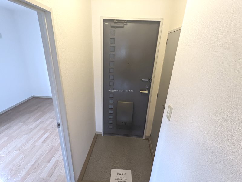 メゾン・ド・スリーゼＣ 玄関