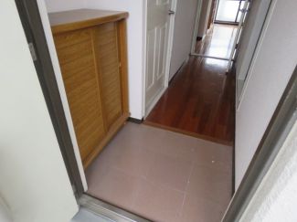 シャトーアルバ 玄関