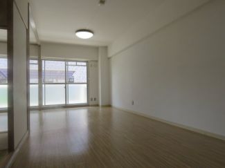 ファミーユ南高田 リビング