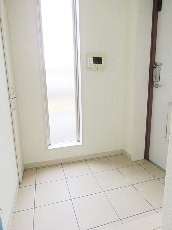 リバーサイド・ティアラ 玄関