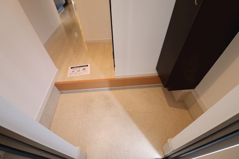 プリムローズ弐番館  玄関