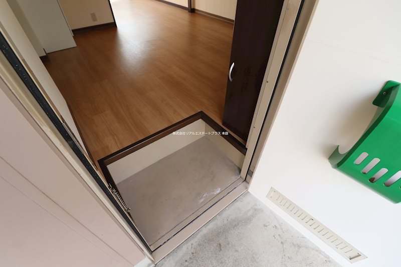 ハイツ岡田 玄関