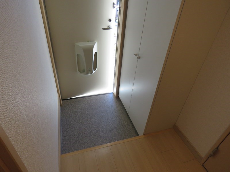 ア・レーズⅢ番館 玄関