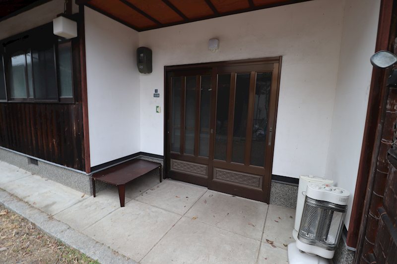 下之郷貸家 玄関