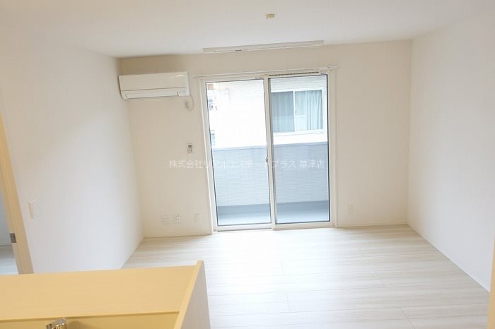 シャルム・リリー リビング