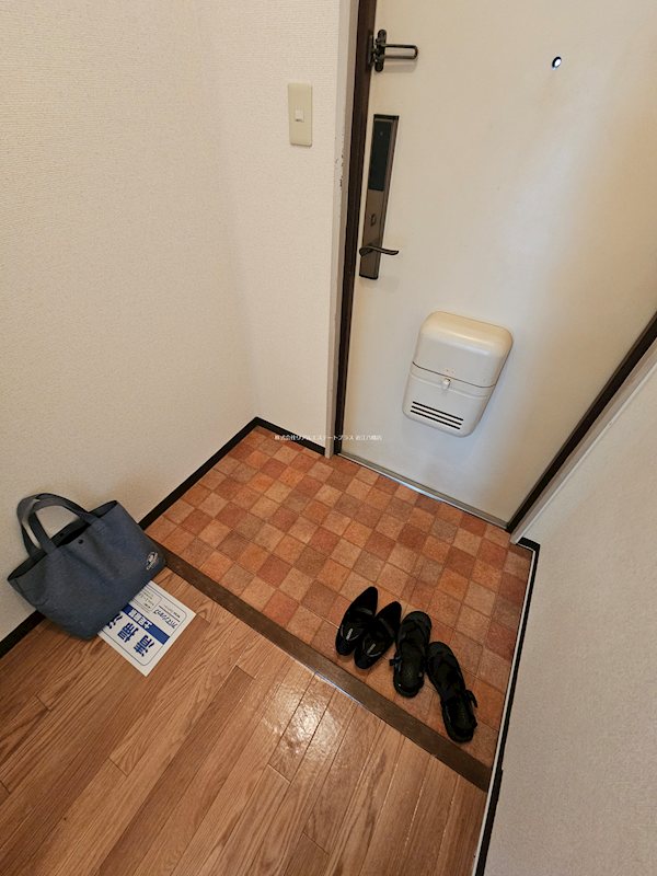 メゾンクレーネ  玄関