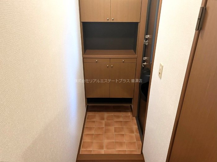 グレイスタウン・クラタ 玄関