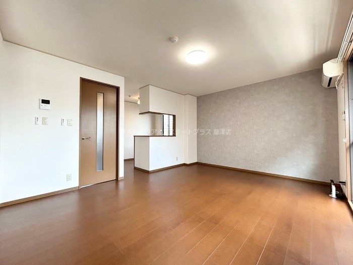 グレイスタウン・クラタ リビング