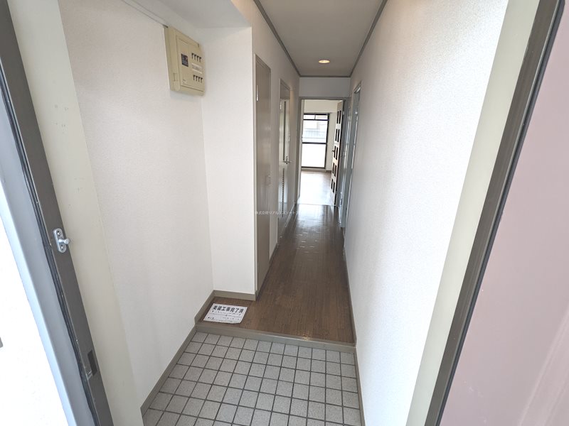 葵マンション２ 玄関