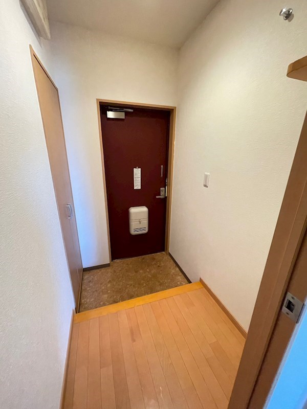 ファミール守山 玄関