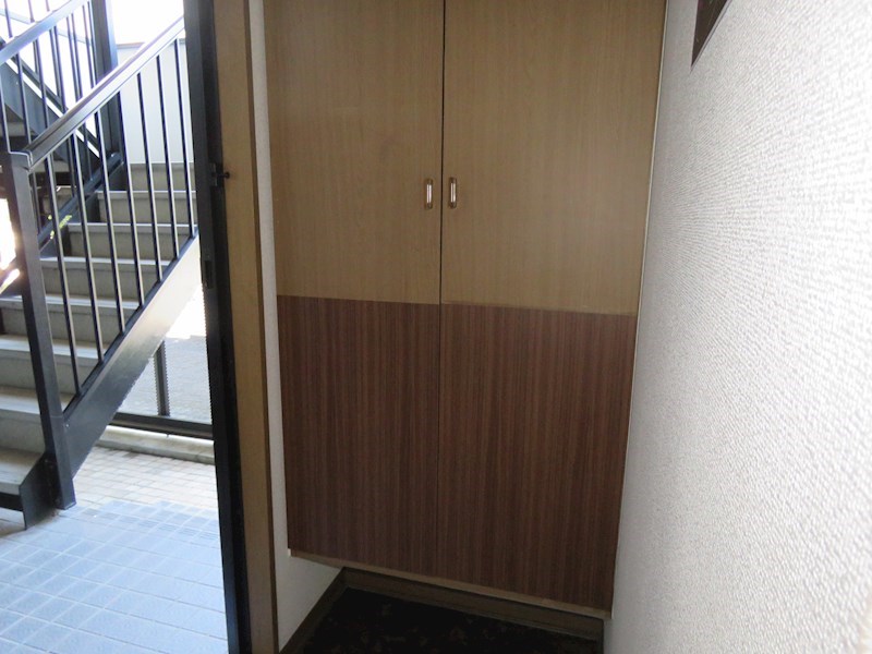 ロイヤルシャトー　E棟 玄関