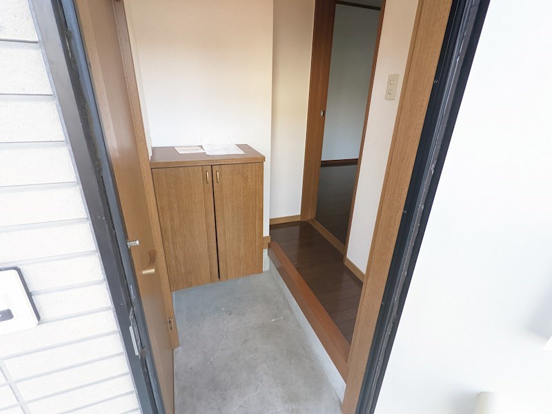 ナガヤマハイツ参番館 玄関
