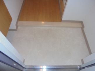 ローズガーデン 玄関