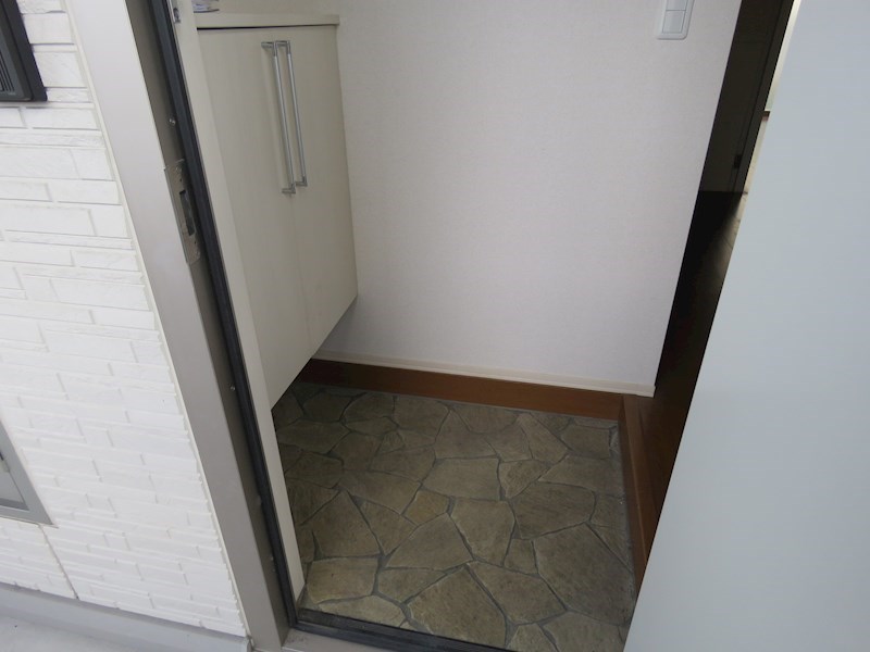 レセンテ出町　近江八幡市出町 玄関