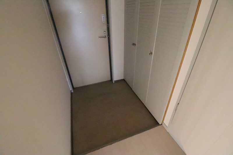 インテリジェントスクエア壱番館 玄関