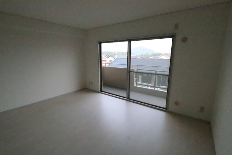インテリジェントスクエア壱番館 リビング