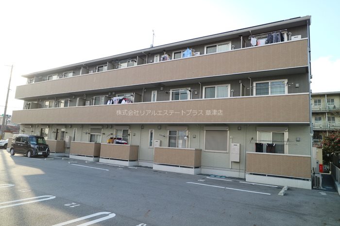 メゾンヴィラ栗東 202号室 外観
